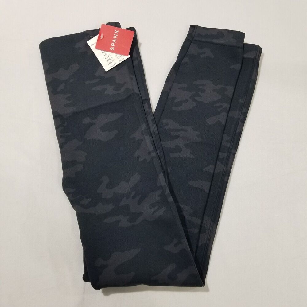 NWT Spanx EcoCare Seamless Leggings Look At Me Now Black Camo Size Large 20344R